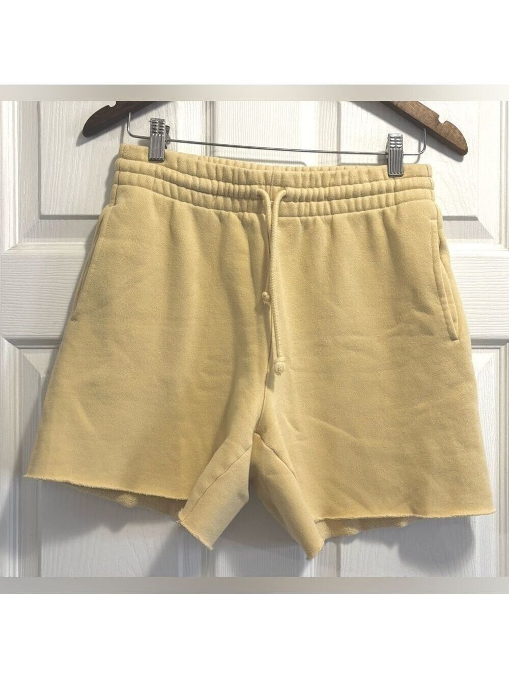 Aritzia TNA Cozy Fleece Boyfriend 6" Sweat Shorts Yellow Wheat Size Small